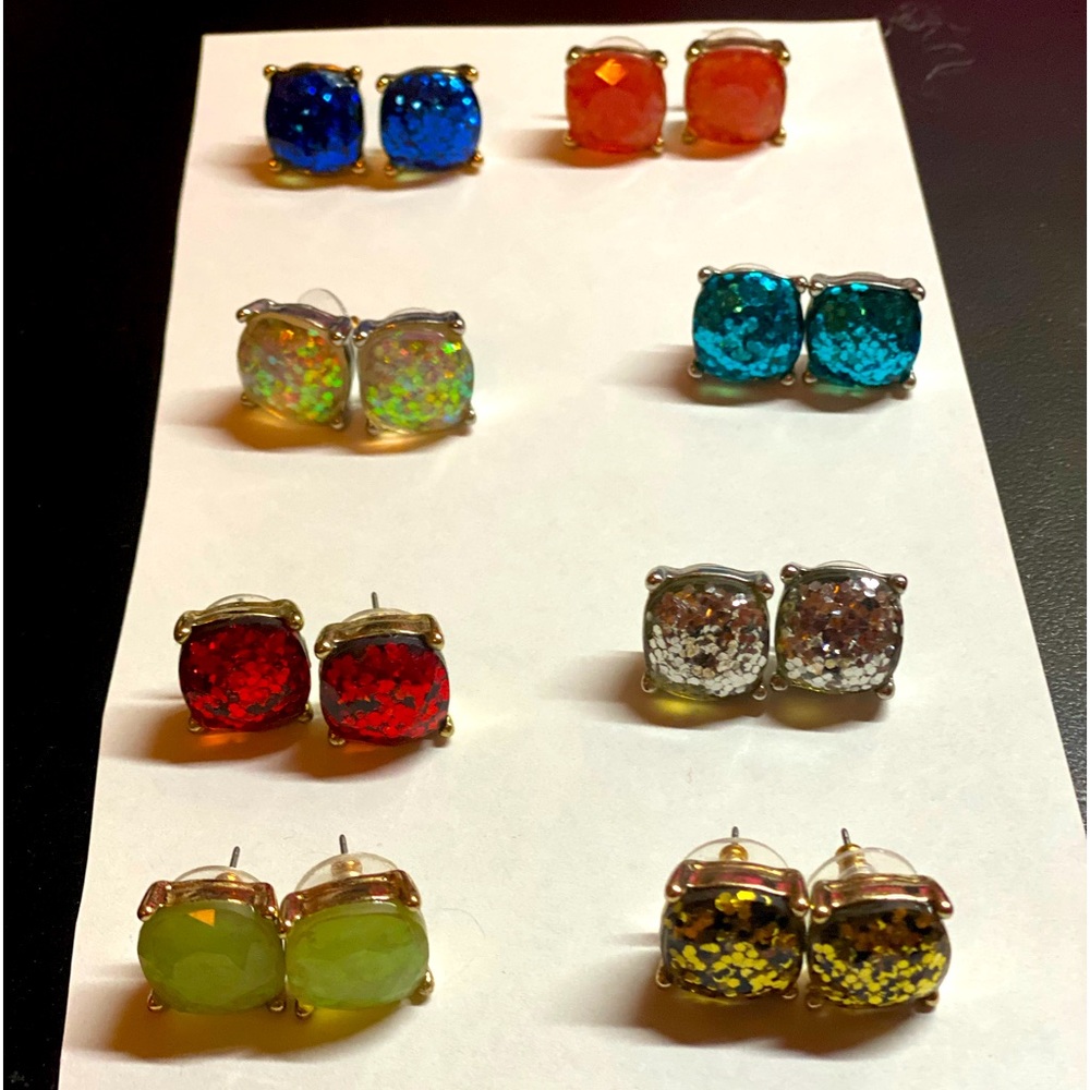 8 pairs of earrings